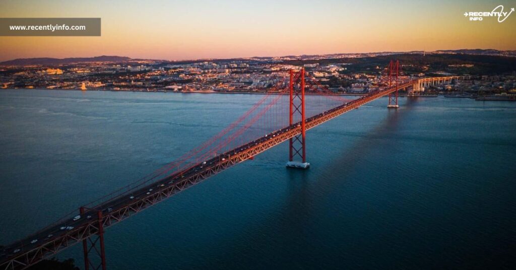 Ponte 25 de Abril Bridge, Lisbon